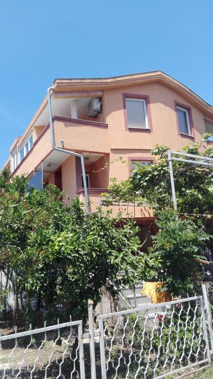 Apartments Vila Fata Улцинь Екстер'єр фото